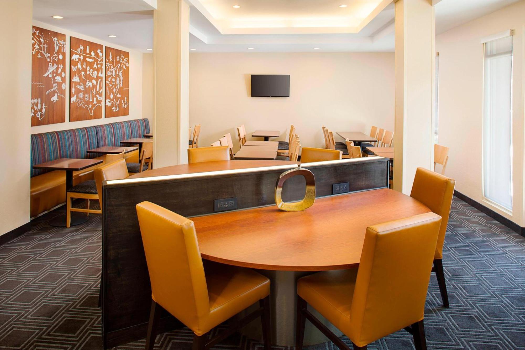 Towneplace Suites By Marriott Phoenix Goodyear Exteriör bild